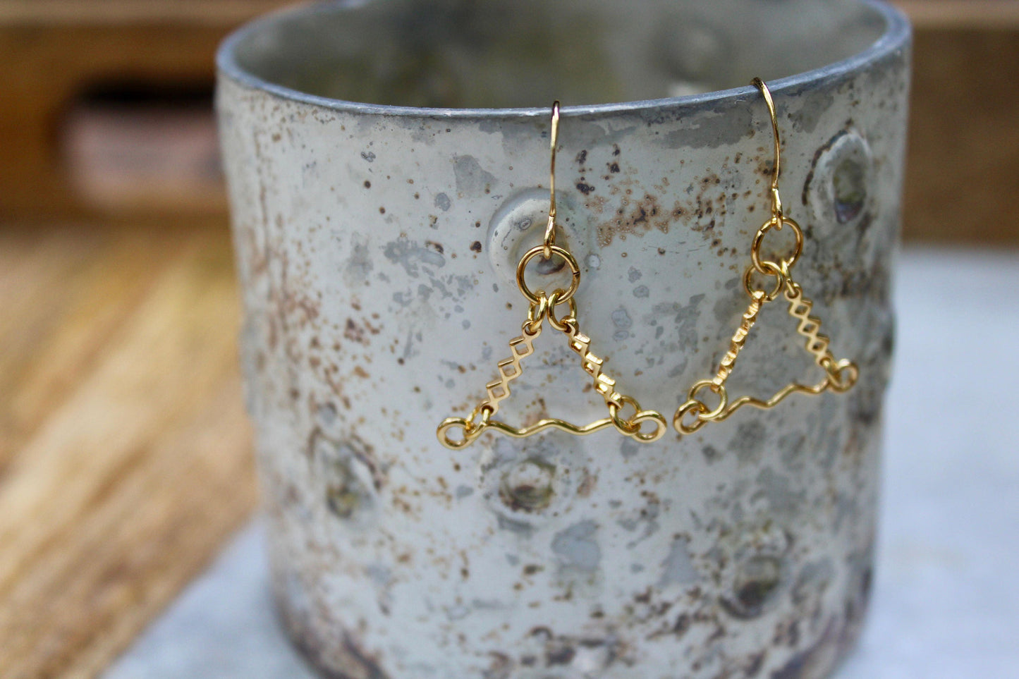 Dainty Earrings, Gold Earrings, Gold Jewelry, Gold Link Earrings, Wavy Link Earrings, Triangle Jewelry, Lightweight Earrings