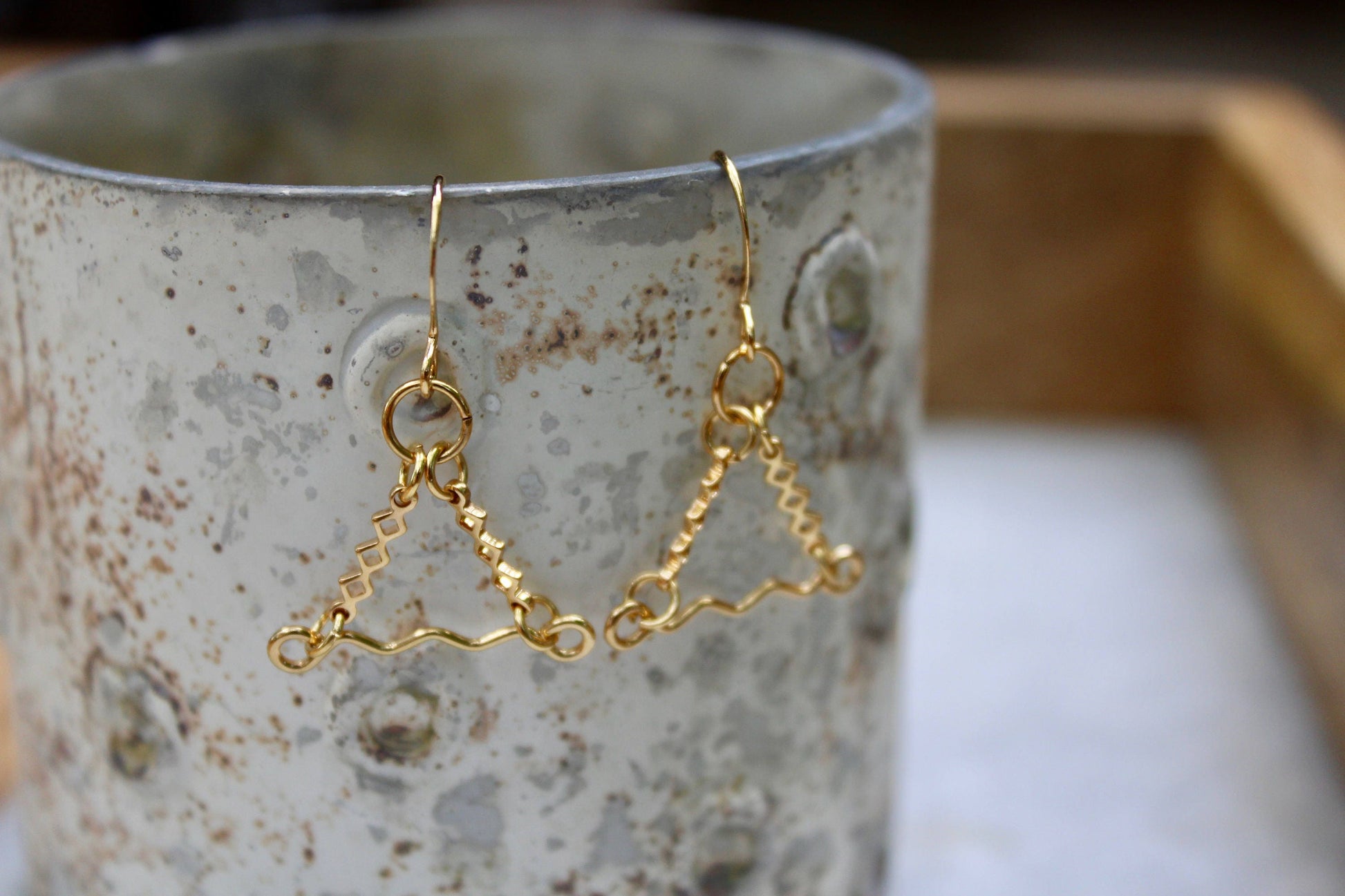 Dainty Earrings, Gold Earrings, Gold Jewelry, Gold Link Earrings, Wavy Link Earrings, Triangle Jewelry, Lightweight Earrings