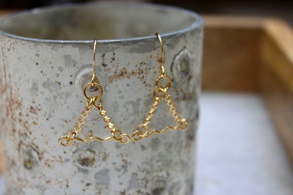 Dainty Earrings, Gold Earrings, Gold Jewelry, Gold Link Earrings, Wavy Link Earrings, Triangle Jewelry, Lightweight Earrings