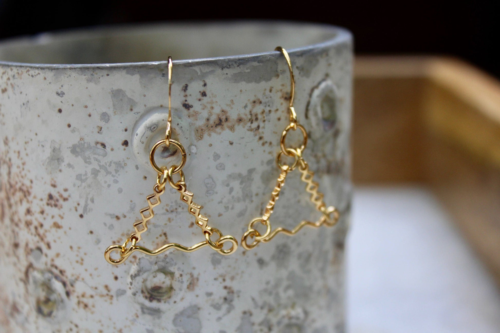 Dainty Earrings, Gold Earrings, Gold Jewelry, Gold Link Earrings, Wavy Link Earrings, Triangle Jewelry, Lightweight Earrings
