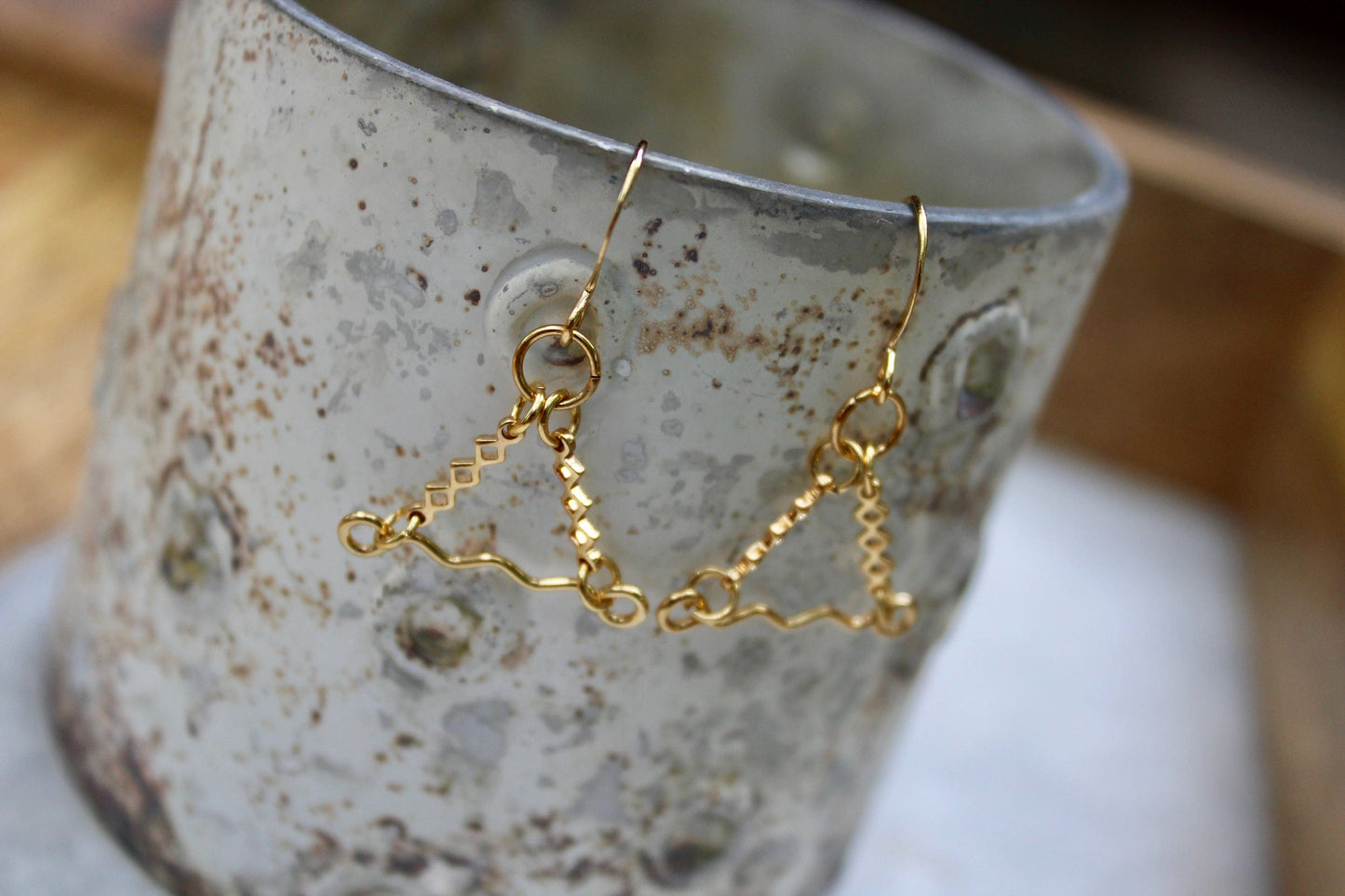 Dainty Earrings, Gold Earrings, Gold Jewelry, Gold Link Earrings, Wavy Link Earrings, Triangle Jewelry, Lightweight Earrings