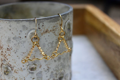 Dainty Earrings, Gold Earrings, Gold Jewelry, Gold Link Earrings, Wavy Link Earrings, Triangle Jewelry, Lightweight Earrings