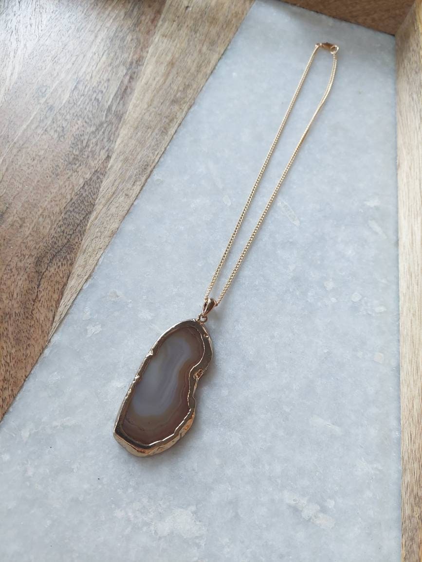 Brown Agate Jewelry, Agate Necklace, Agate Slice Necklace, Semi Precious Jewelry, Gold Necklace, Agate Fashion, Agate Accessories