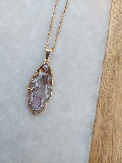 Caramel Agate Pendant Necklace, Agate Jewelry, Crystal Necklace, Gifts for Her, Semi Precious Jewelry, Gold Jewelry, Agate Fashion