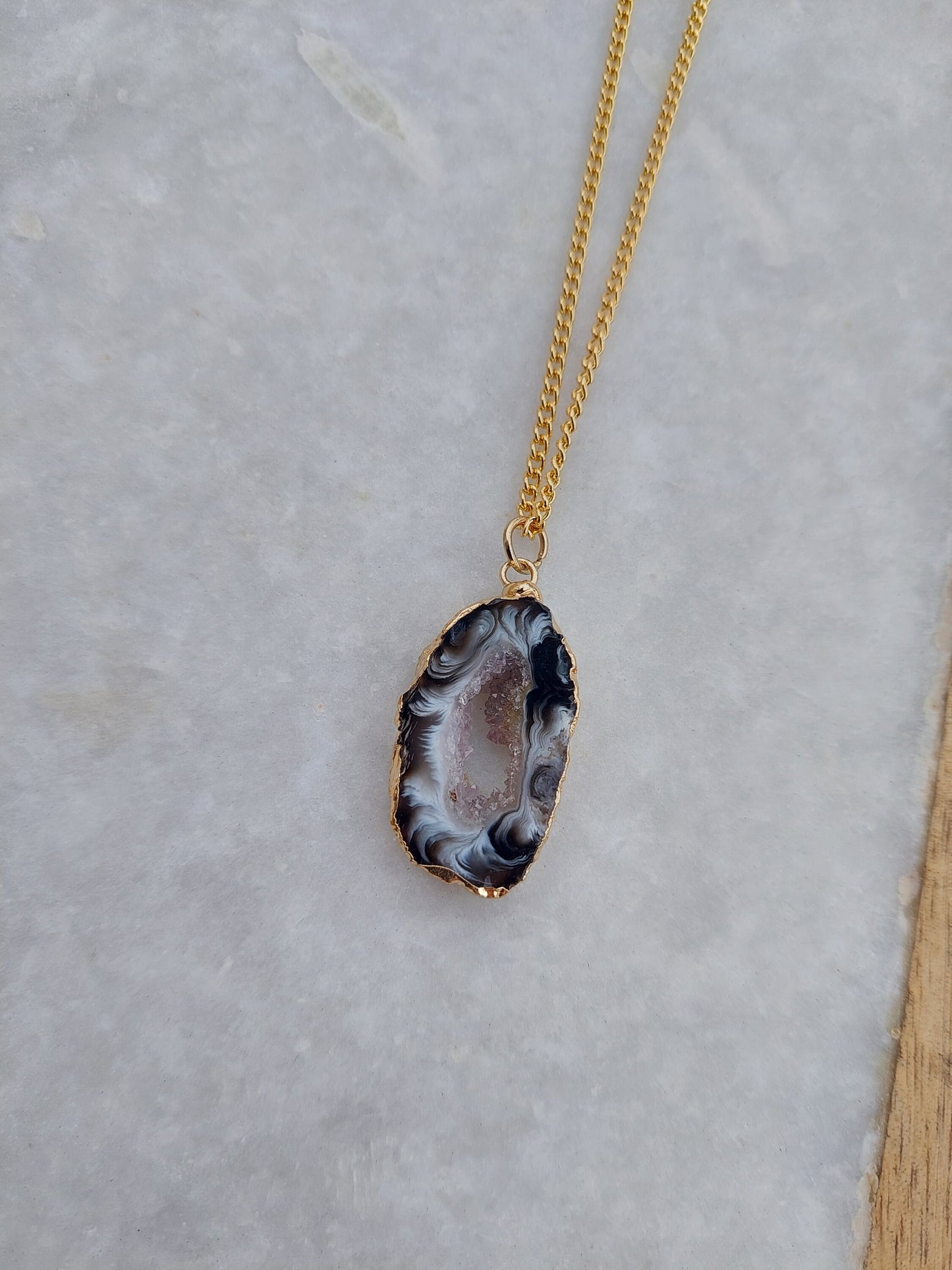 Black Agate Pendant Necklace, Agate Jewelry, Crystal Necklace, Gifts for Her, Semi Precious Jewelry, Gold Jewelry, Agate Fashion