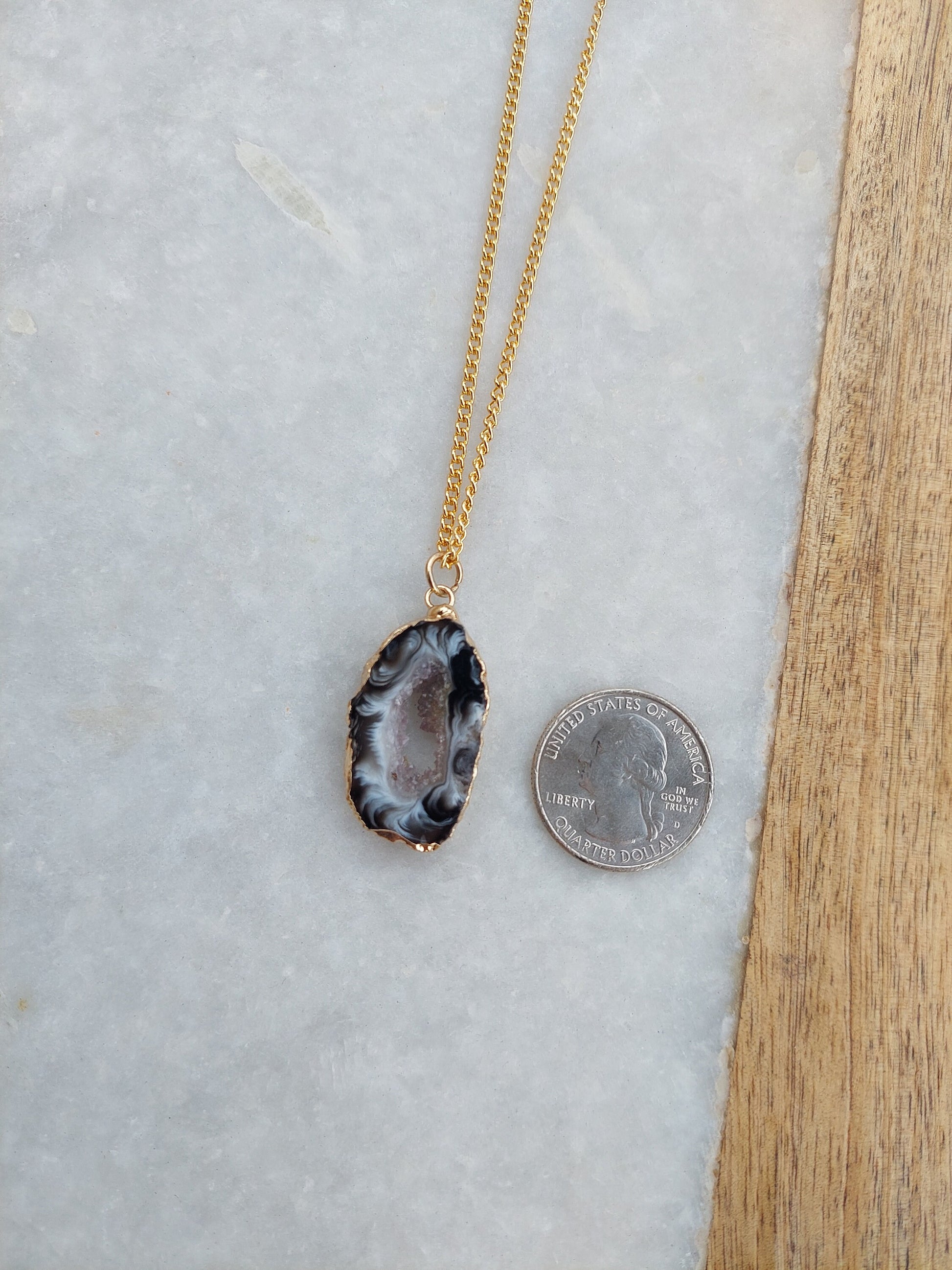 Black Agate Pendant Necklace, Agate Jewelry, Crystal Necklace, Gifts for Her, Semi Precious Jewelry, Gold Jewelry, Agate Fashion