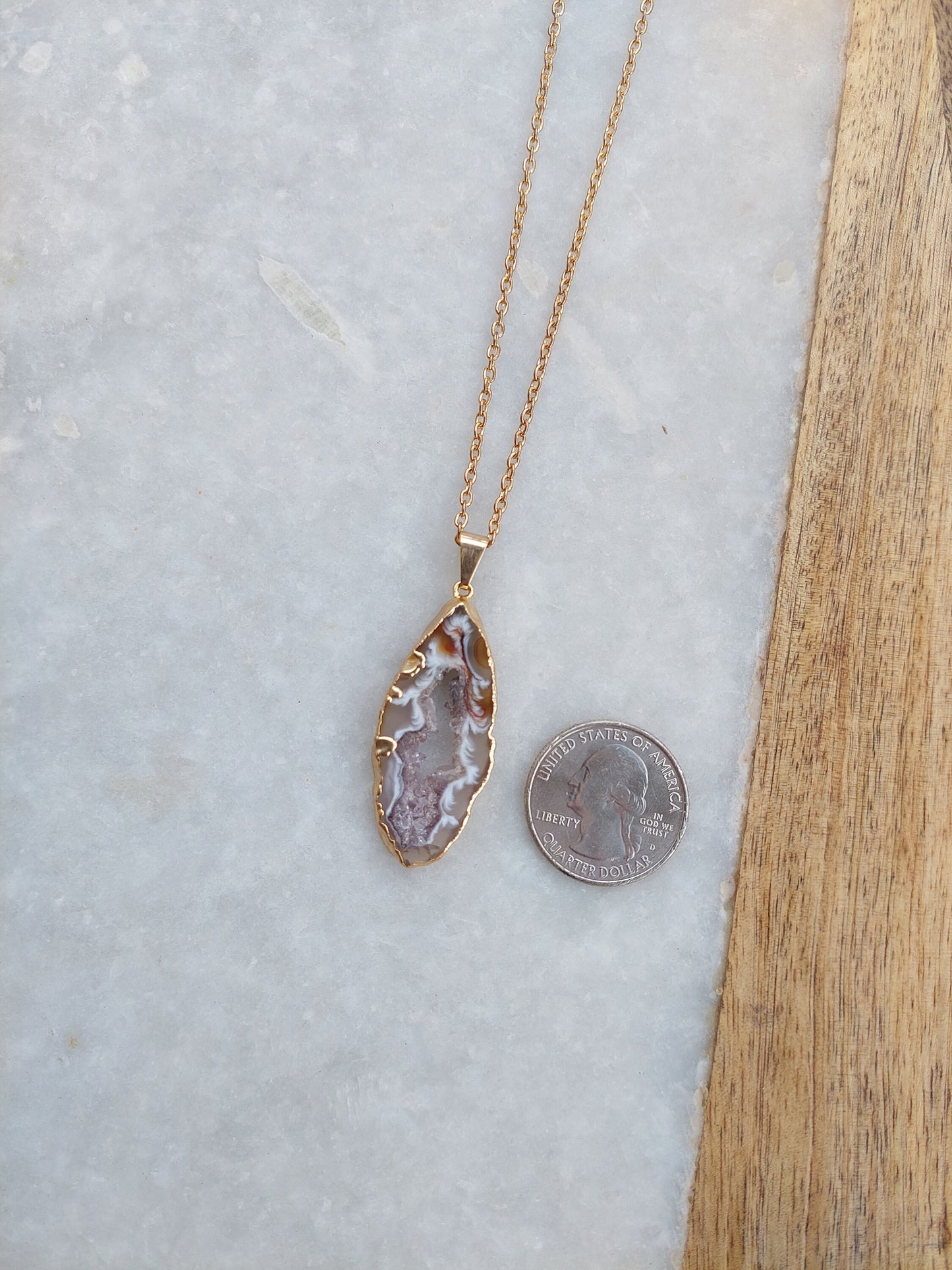 Caramel Agate Pendant Necklace, Agate Jewelry, Crystal Necklace, Gifts for Her, Semi Precious Jewelry, Gold Jewelry, Agate Fashion