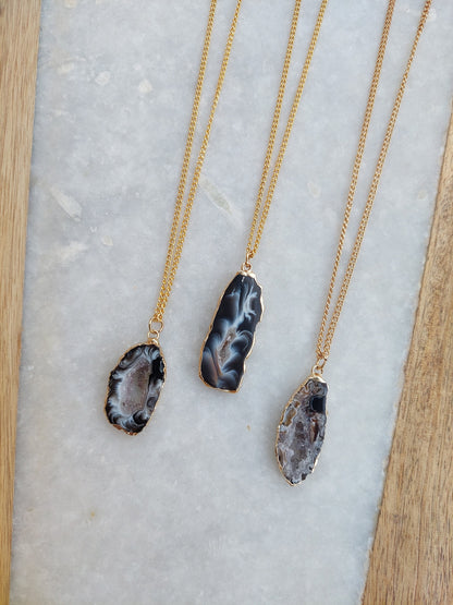 Black Agate Pendant Necklace, Agate Jewelry, Crystal Necklace, Gifts for Her, Semi Precious Jewelry, Gold Jewelry, Agate Fashion