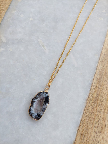 Black Agate Pendant Necklace, Agate Jewelry, Crystal Necklace, Gifts for Her, Semi Precious Jewelry, Gold Jewelry, Agate Fashion